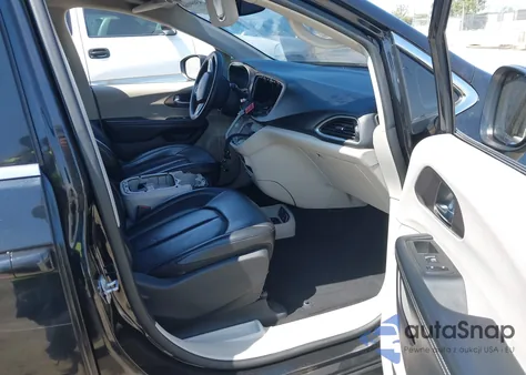 2021 Chrysler Voyager Lxi z USA, uszkodzony, nr VIN 2C4RC1DG1MR534650